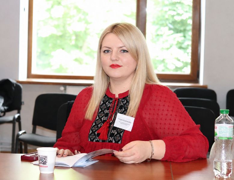 Під час конференції з доповіддю виступила  доцент кафедри української мови та славістики Галина Вишневська